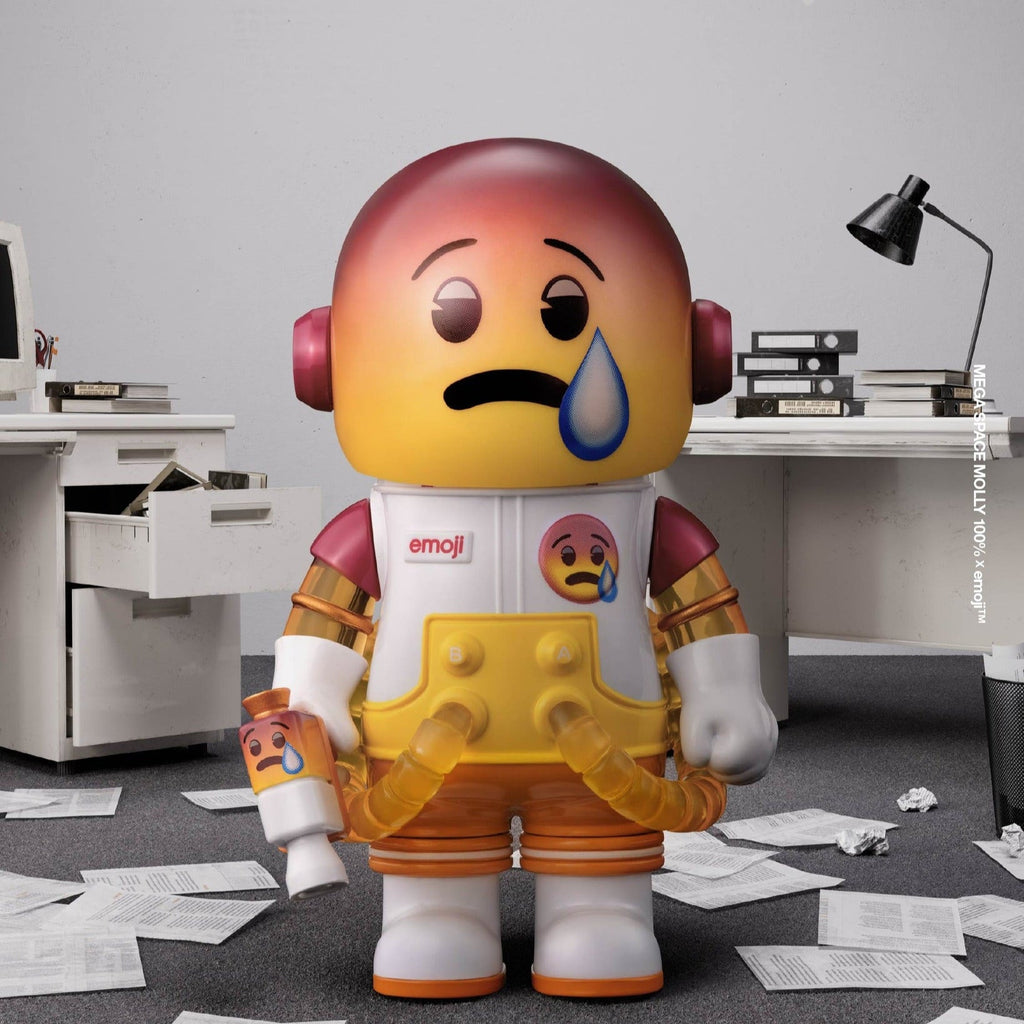 MEGA SPACE MOLLY 100% × emoji™ Series.